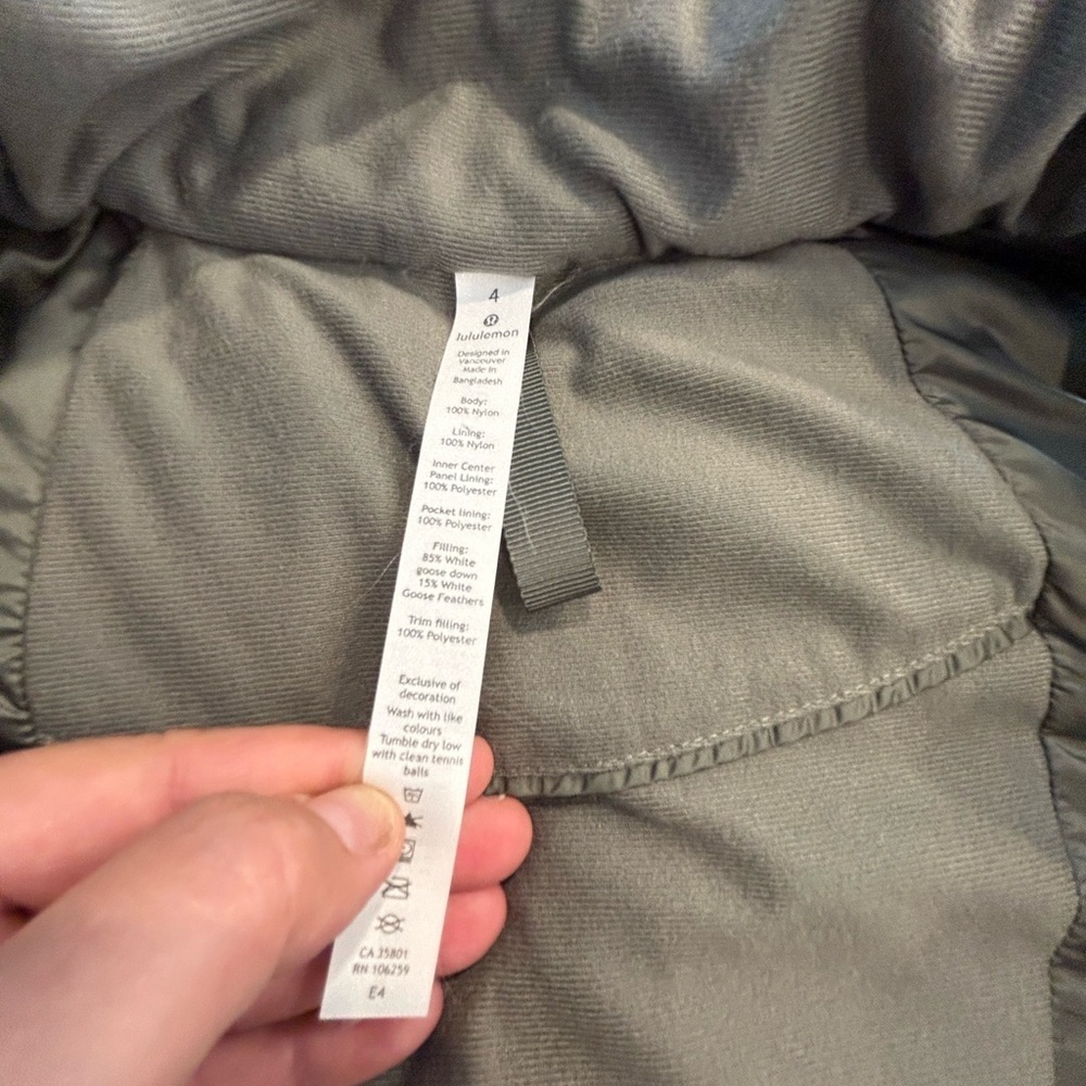 Lululemon goose down longline puffer vest. Size 4. Green. Pockets. New condition - Picture 8 of 13